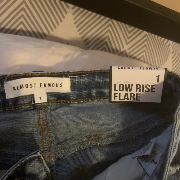 FASHIONOVA JEANS - Picture 2 of 2